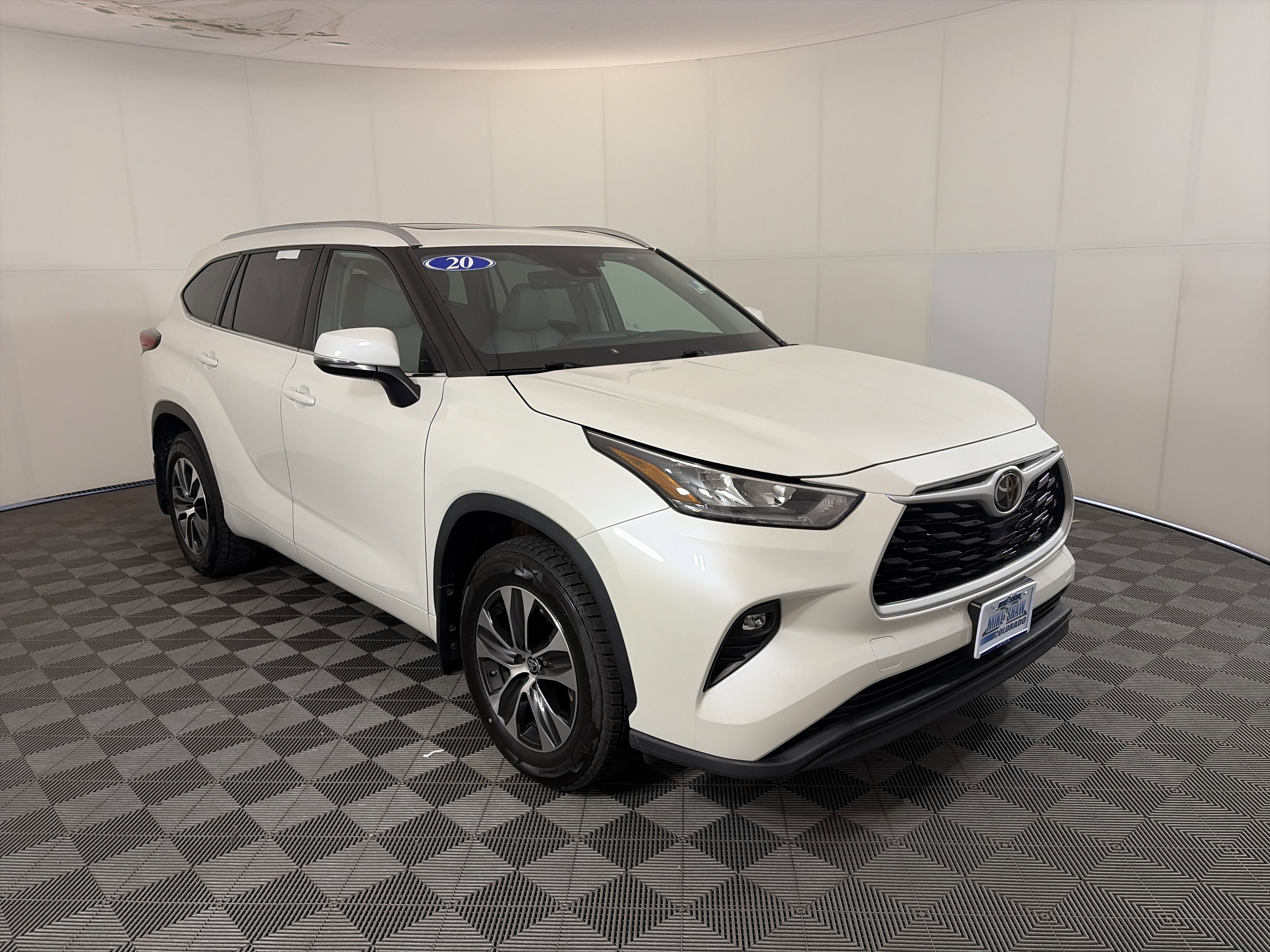 Used 2020 Toyota Highlander XLE image 3