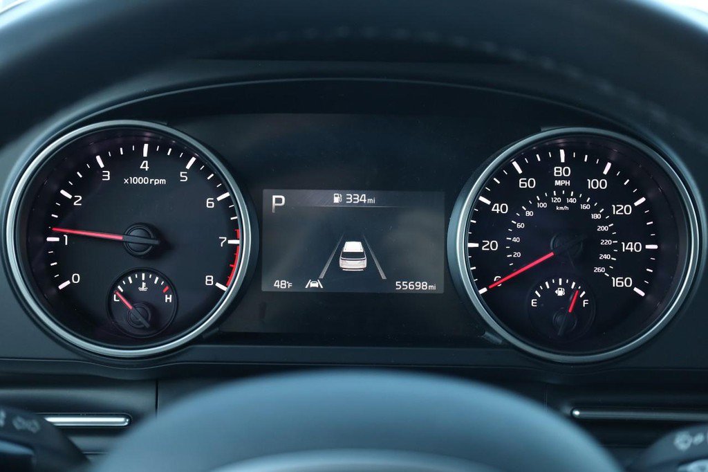 Used 2024 Kia Carnival LX image 12