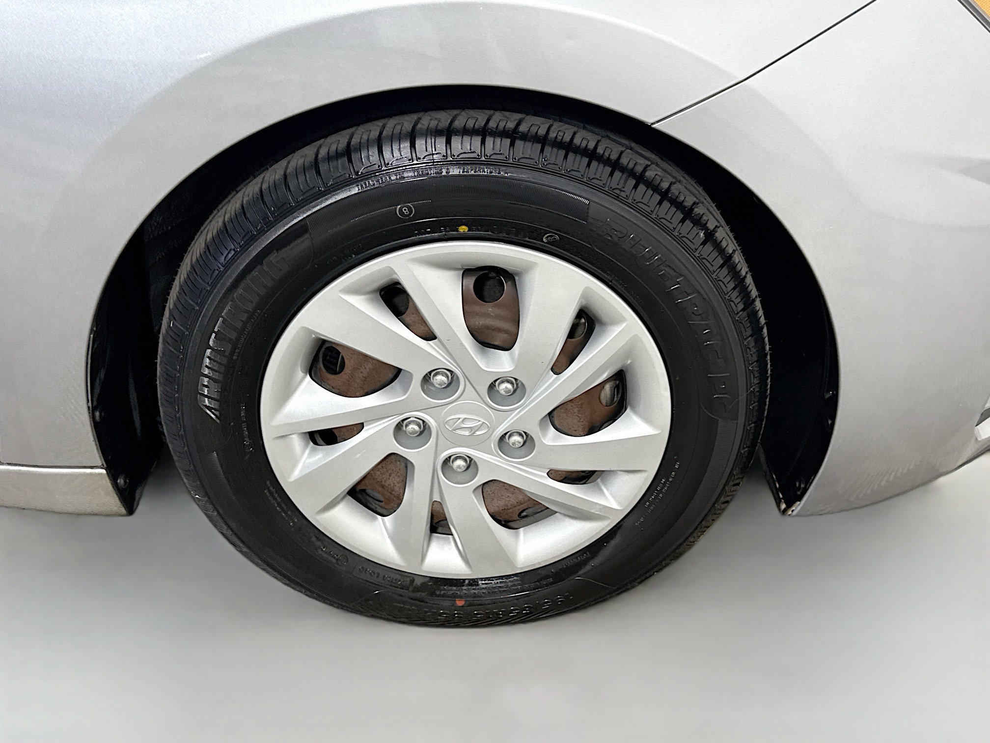 Used 2020 Hyundai Elantra SE image 31