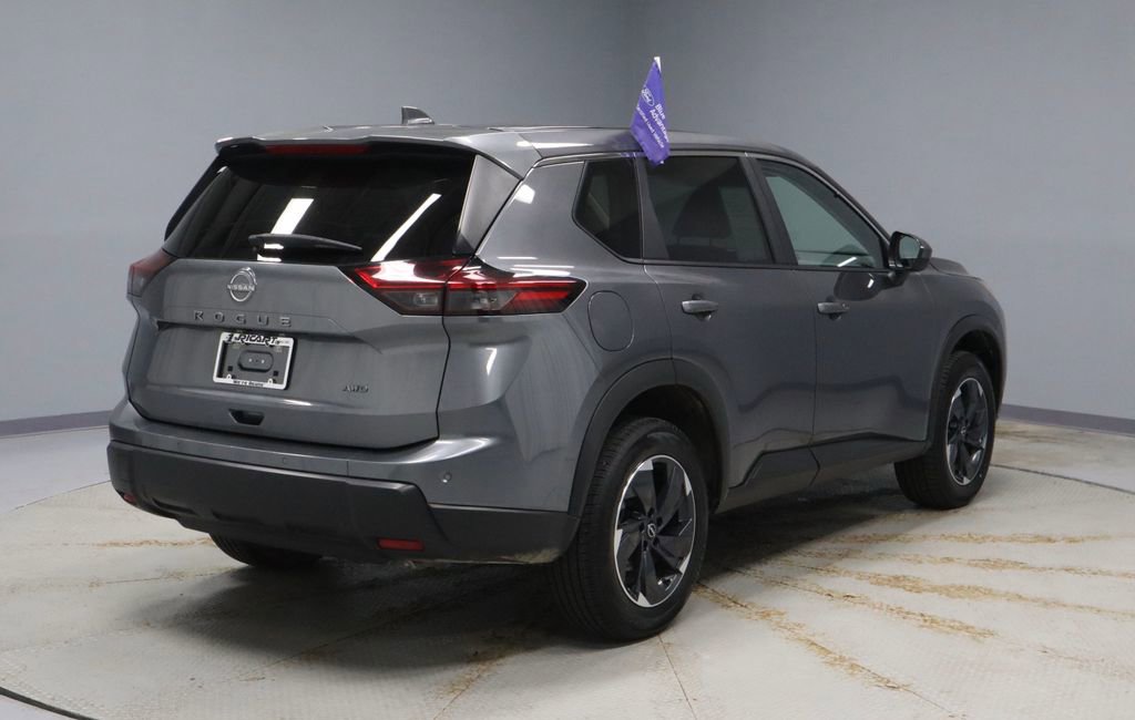 Certified 2025 Nissan Rogue SV image 10