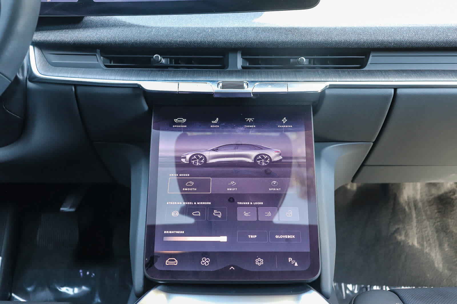 Used 2025 Lucid Air Touring AWD/4WD image 14