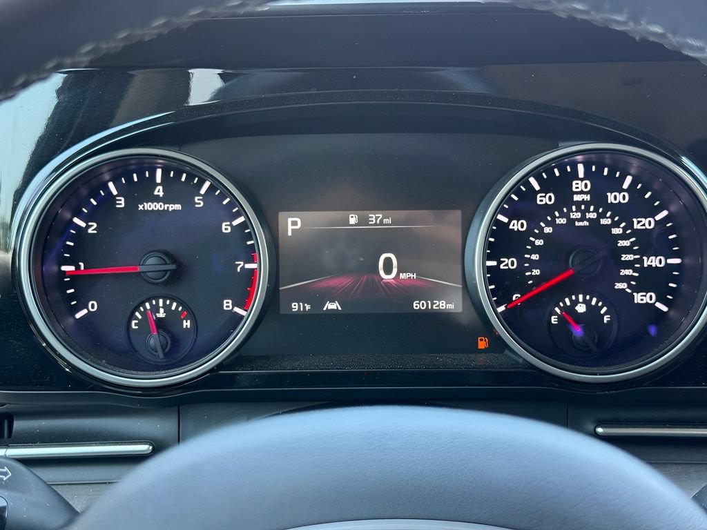 Used 2024 Kia Carnival EX FWD image 10