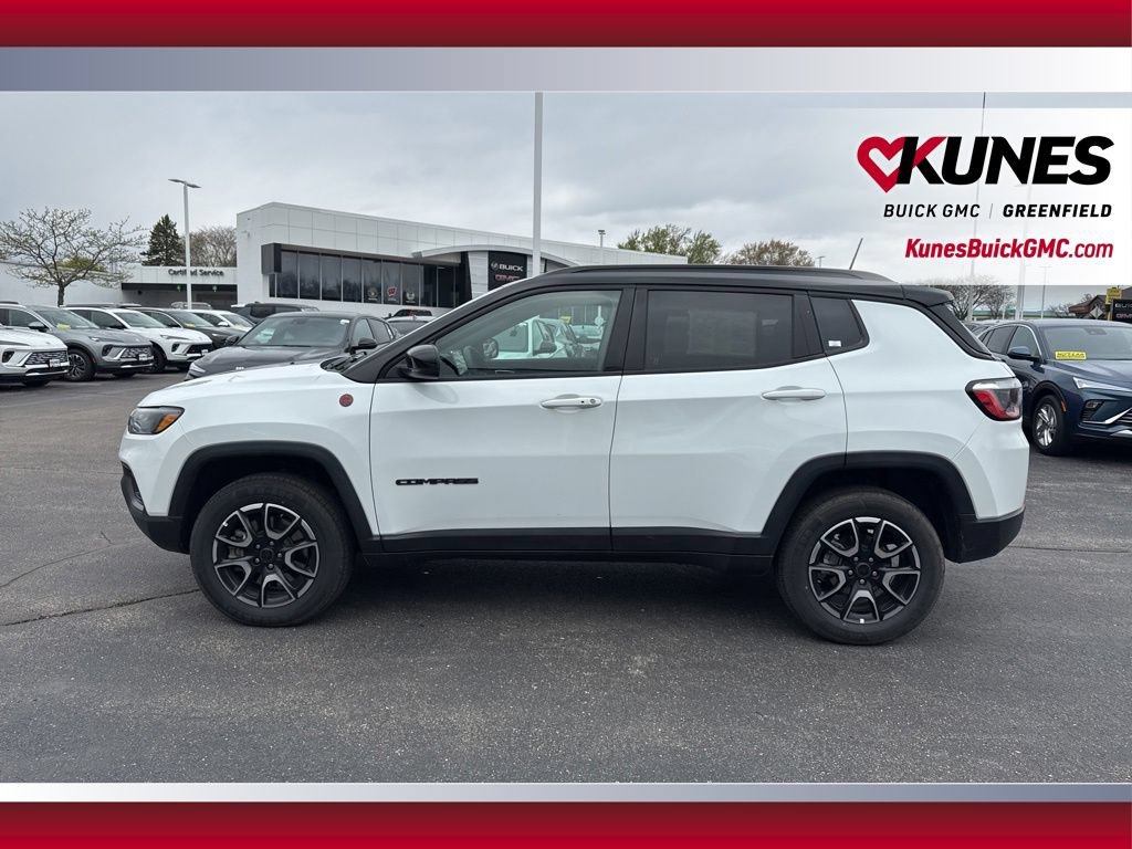 Used 2025 Jeep Compass Trailhawk AWD/4WD image 9