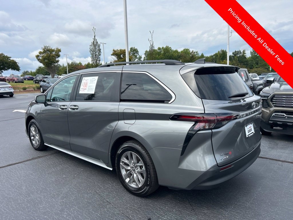 Used 2026 Toyota Sienna XLE FWD image 18