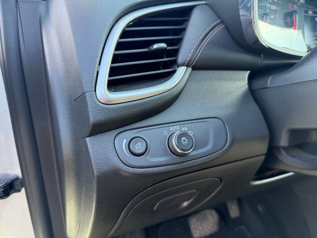 Used 2020 Chevrolet Trax LT w/ Driver Confidence Package FWD image 10