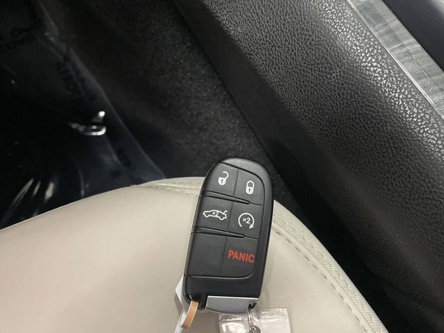 Used 2021 Chrysler 300 Touring L image 24