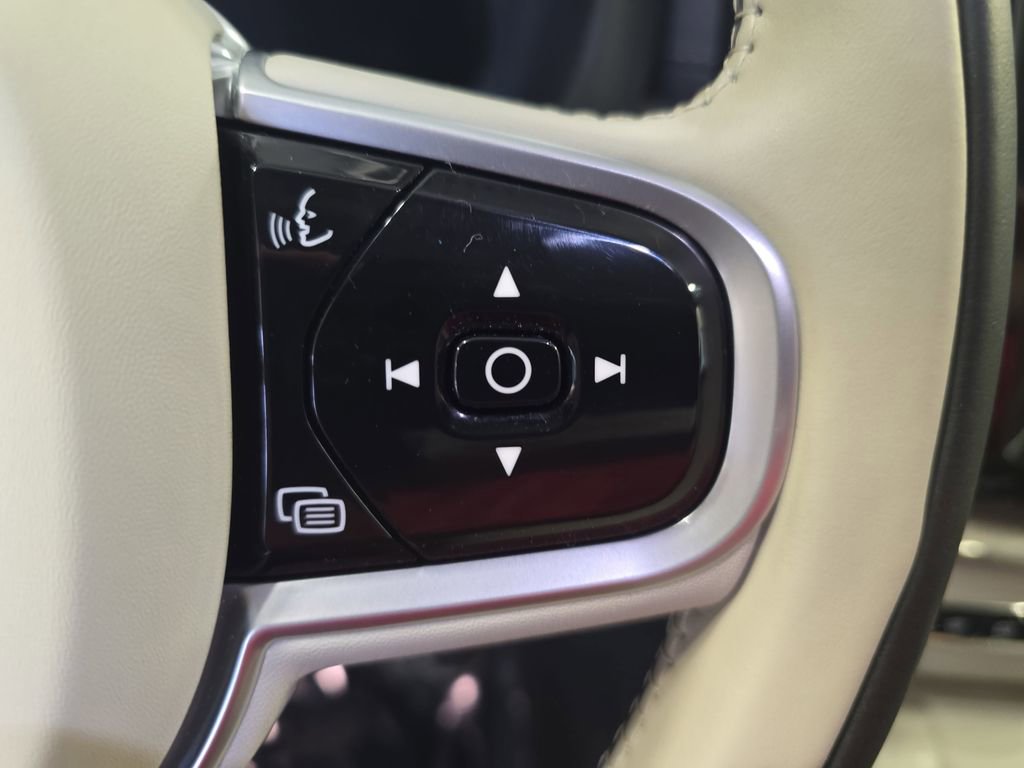 Used 2022 Volvo XC60 T8 Inscription w/ Advanced Package image 22