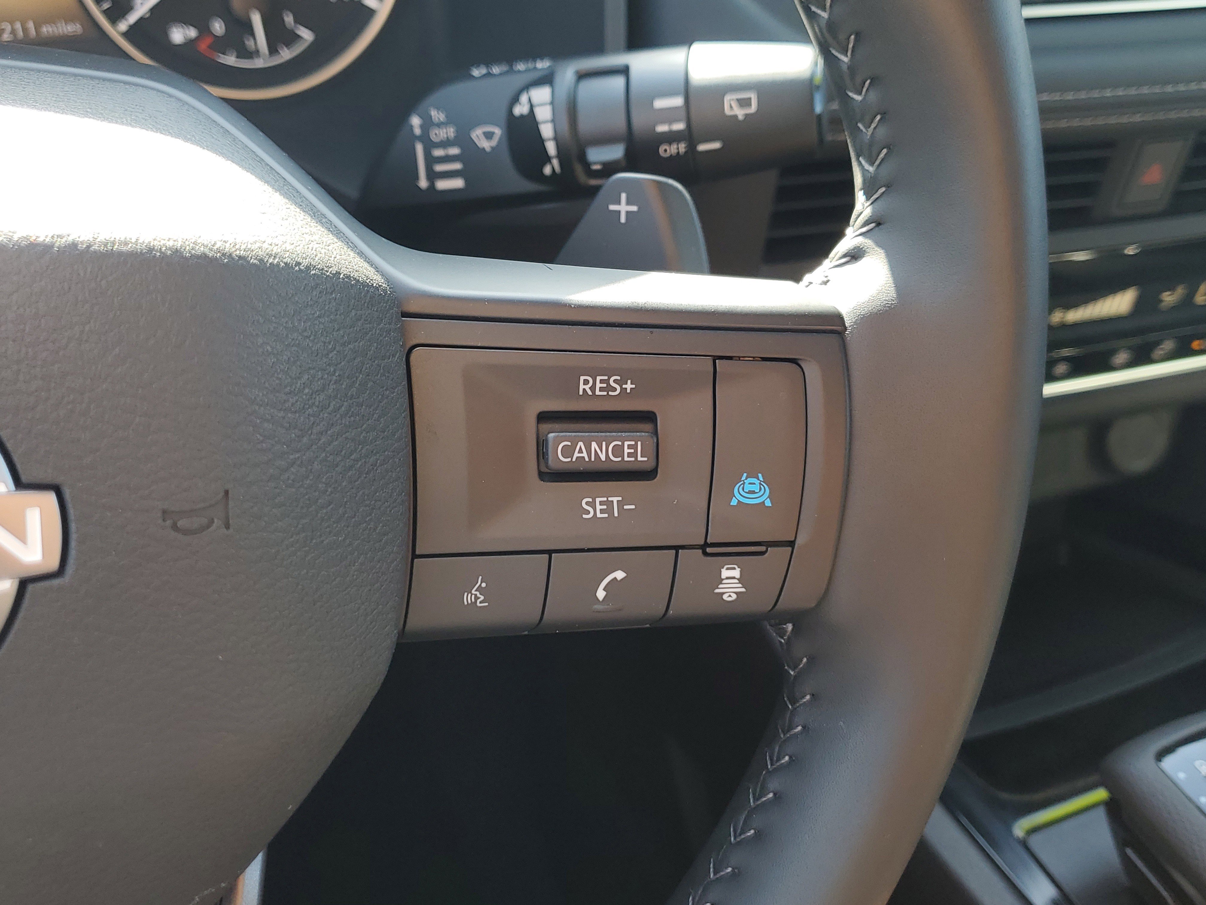 Certified 2025 Nissan Rogue SV image 22