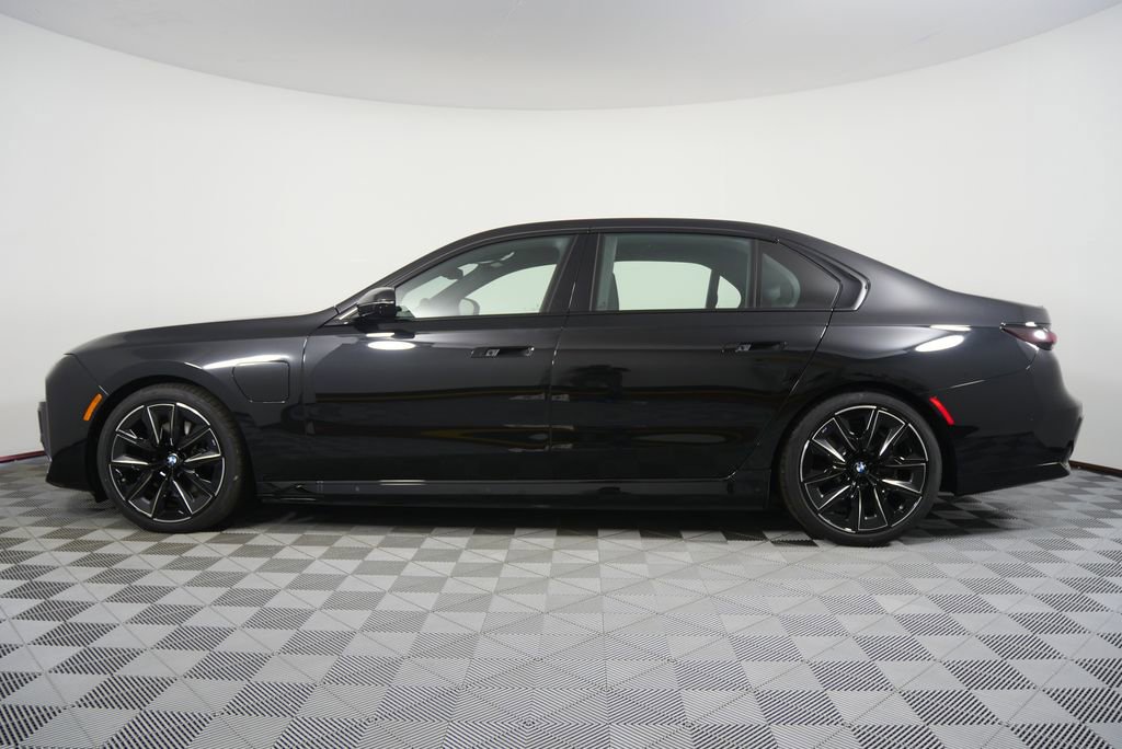 Used 2026 BMW 750e xDrive image 6