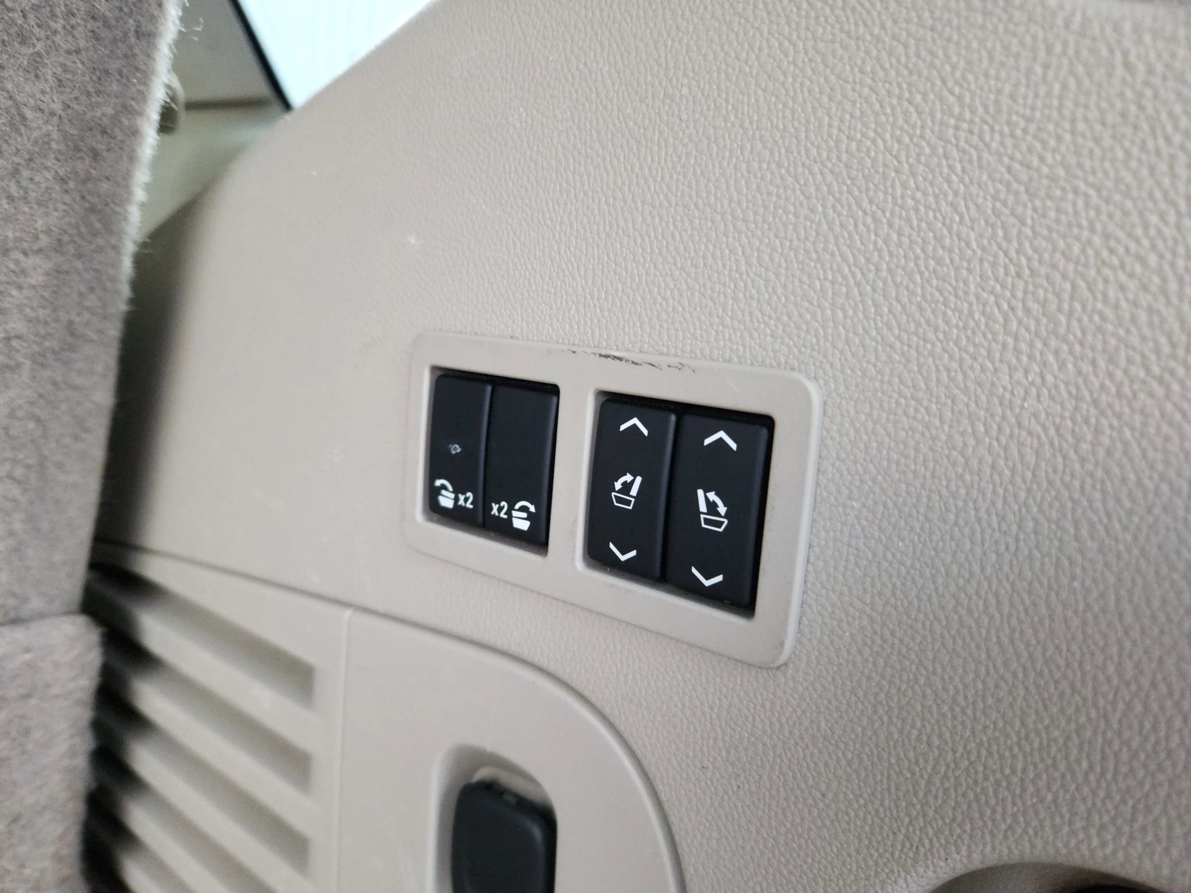 Used 2015 Cadillac Escalade Premium image 26
