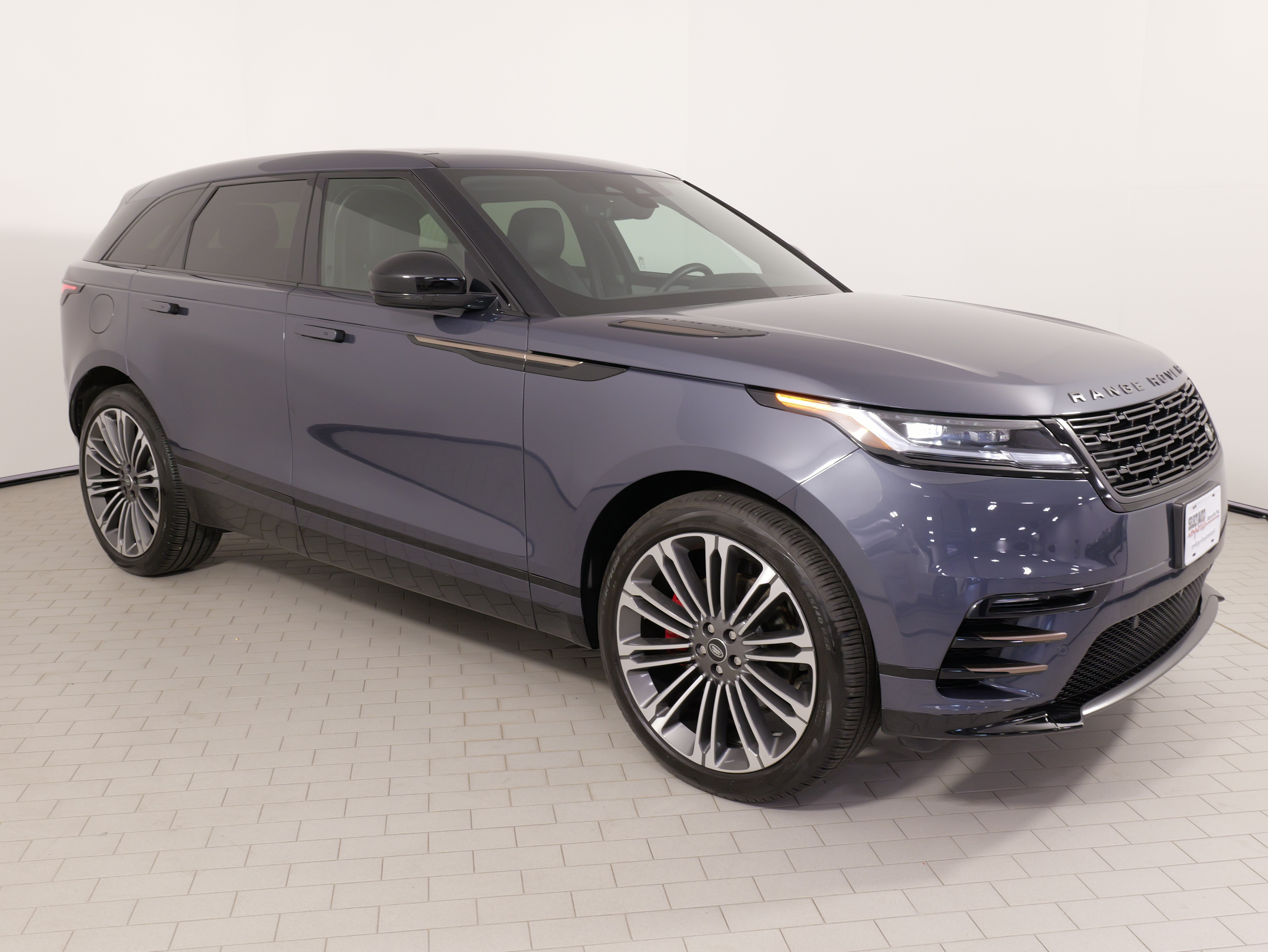 Used 2024 Land Rover Range Rover Velar Dynamic SE AWD/4WD image 8