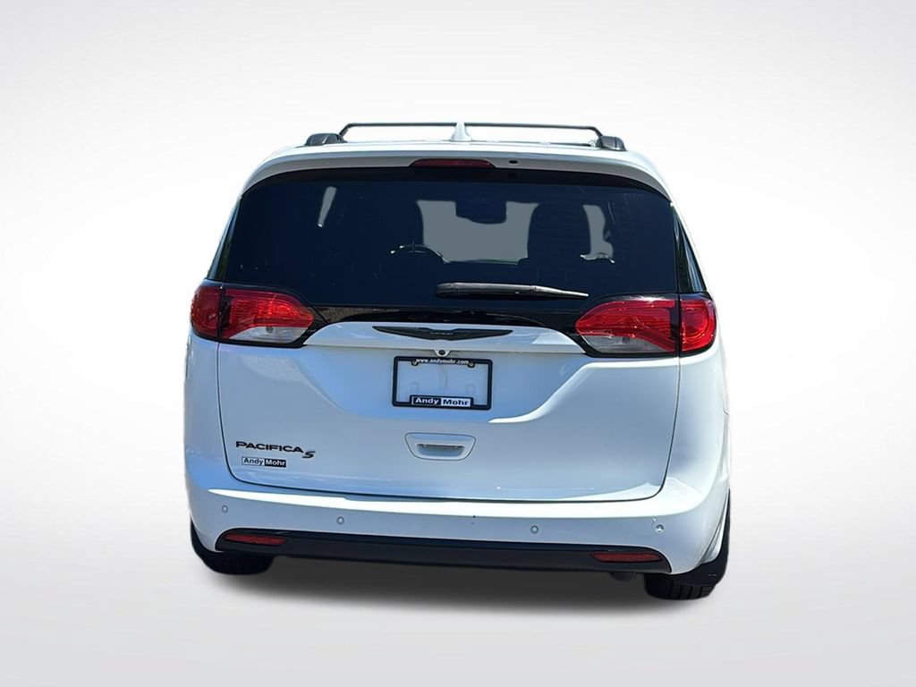 Used 2018 Chrysler Pacifica Touring Plus FWD image 6