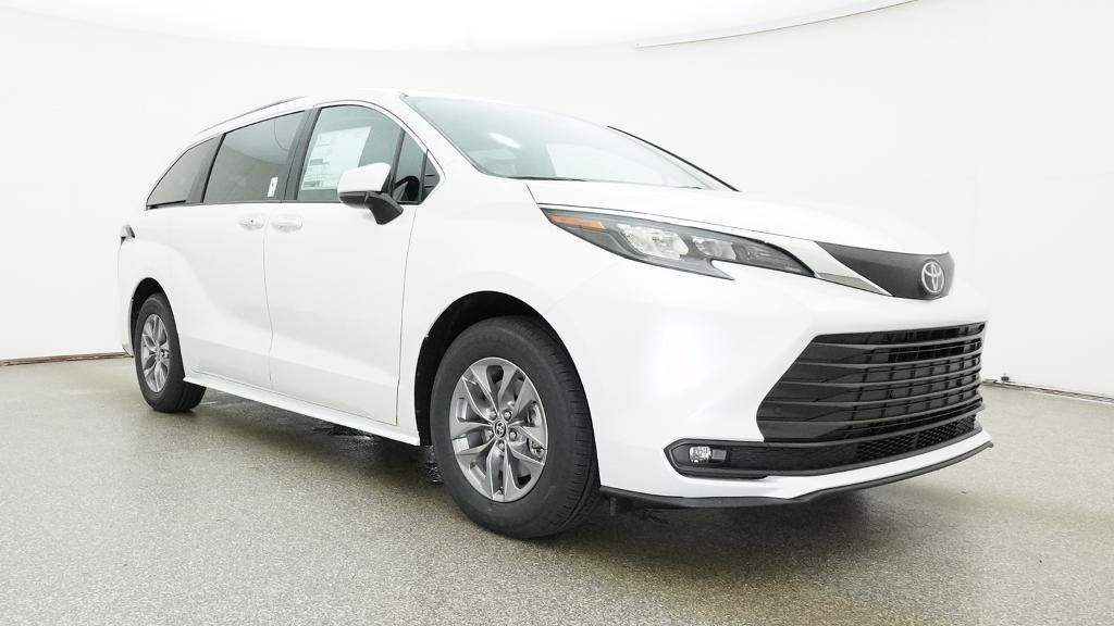 New 2026 Toyota Sienna XLE FWD image 32