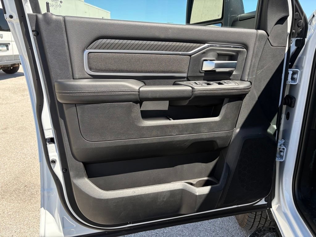 New 2026 RAM 3500 Big Horn AWD/4WD image 8