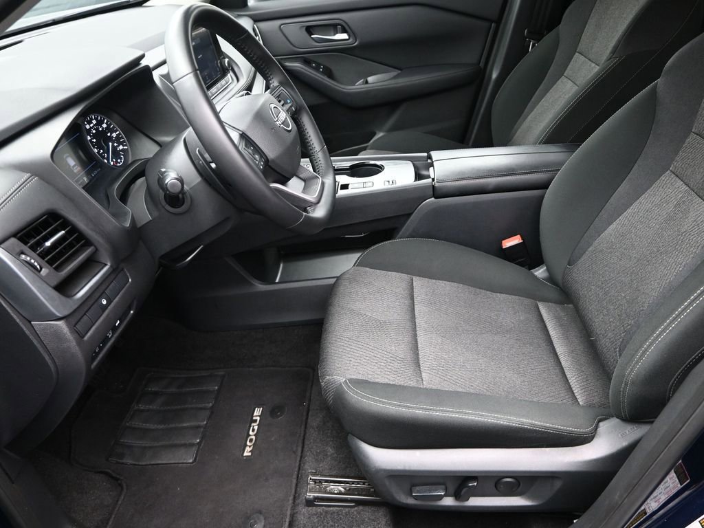 Used 2025 Nissan Rogue SV image 15