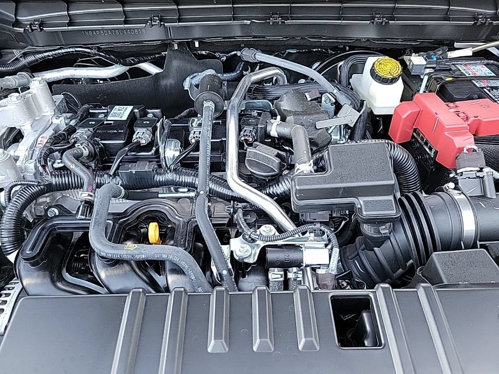 Certified 2025 Nissan Kicks SR FWD image 33