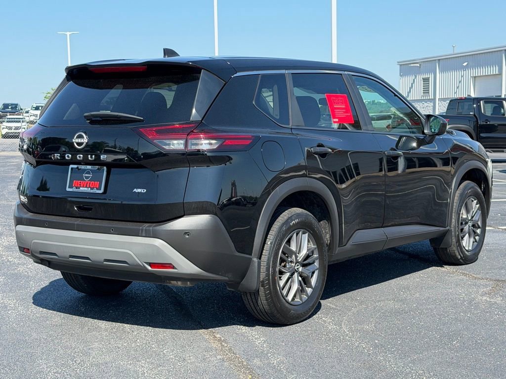 Used 2023 Nissan Rogue S AWD/4WD image 5