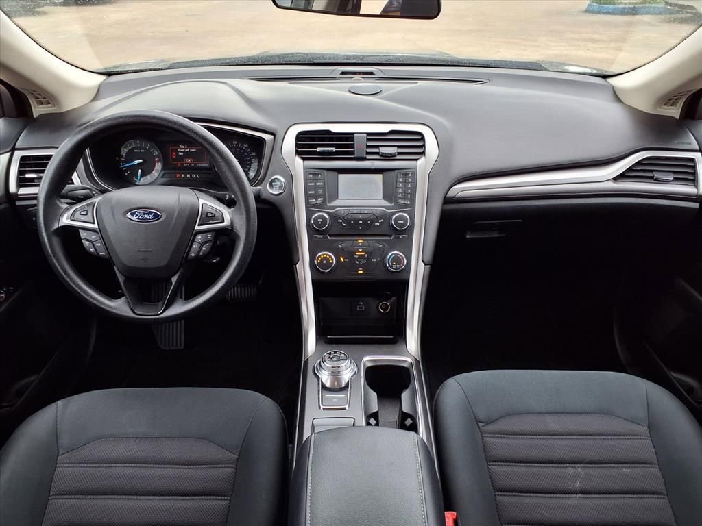Used 2017 Ford Fusion SE image 18