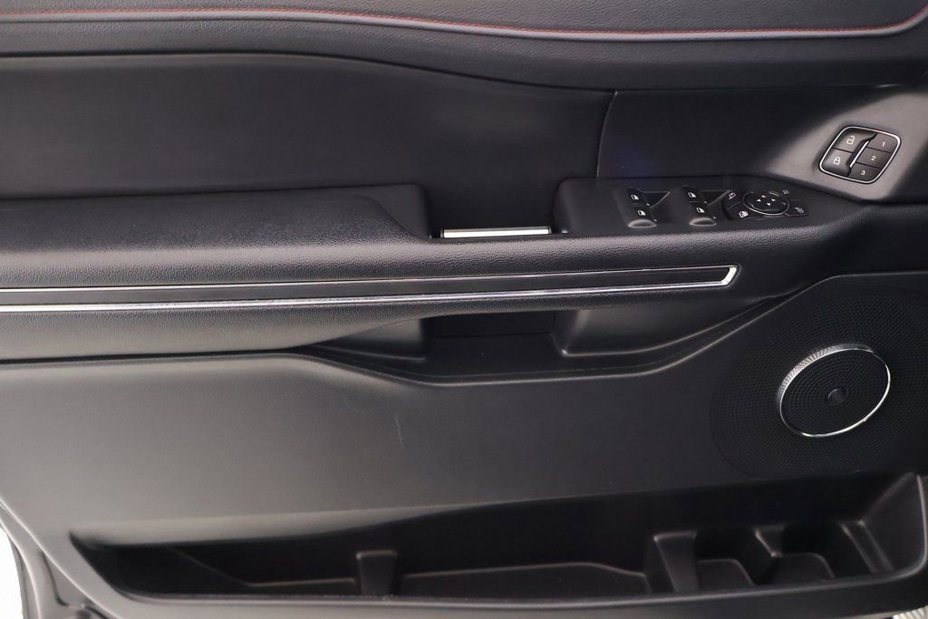 Used 2022 Ford Expedition Limited image 17