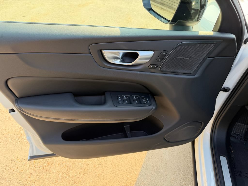 Certified 2024 Volvo XC60 B5 Plus w/ Protection Package Premier AWD/4WD image 9