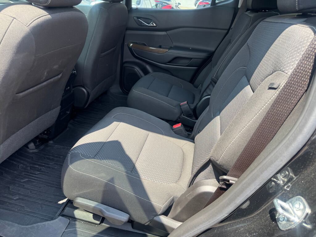 Used 2023 GMC Acadia SLE w/ Driver Convenience Package image 16