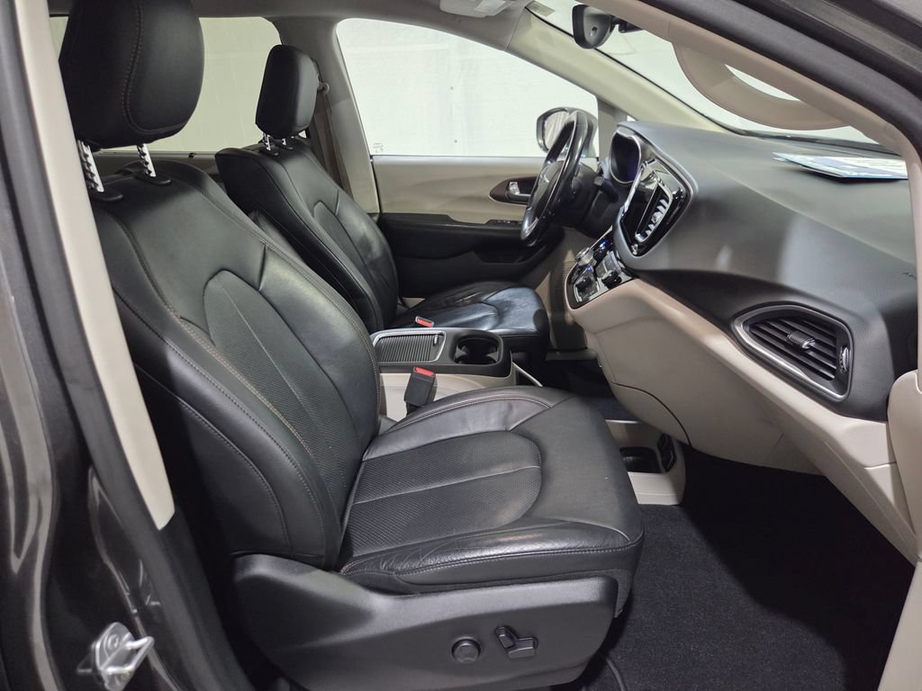Certified 2018 Chrysler Pacifica Touring-L Plus FWD image 19