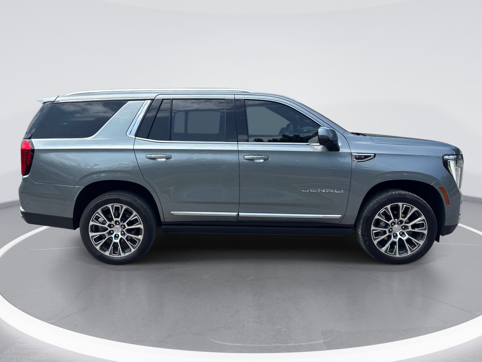 Used 2025 GMC Yukon Denali w/ Denali Reserve Package AWD/4WD image 9