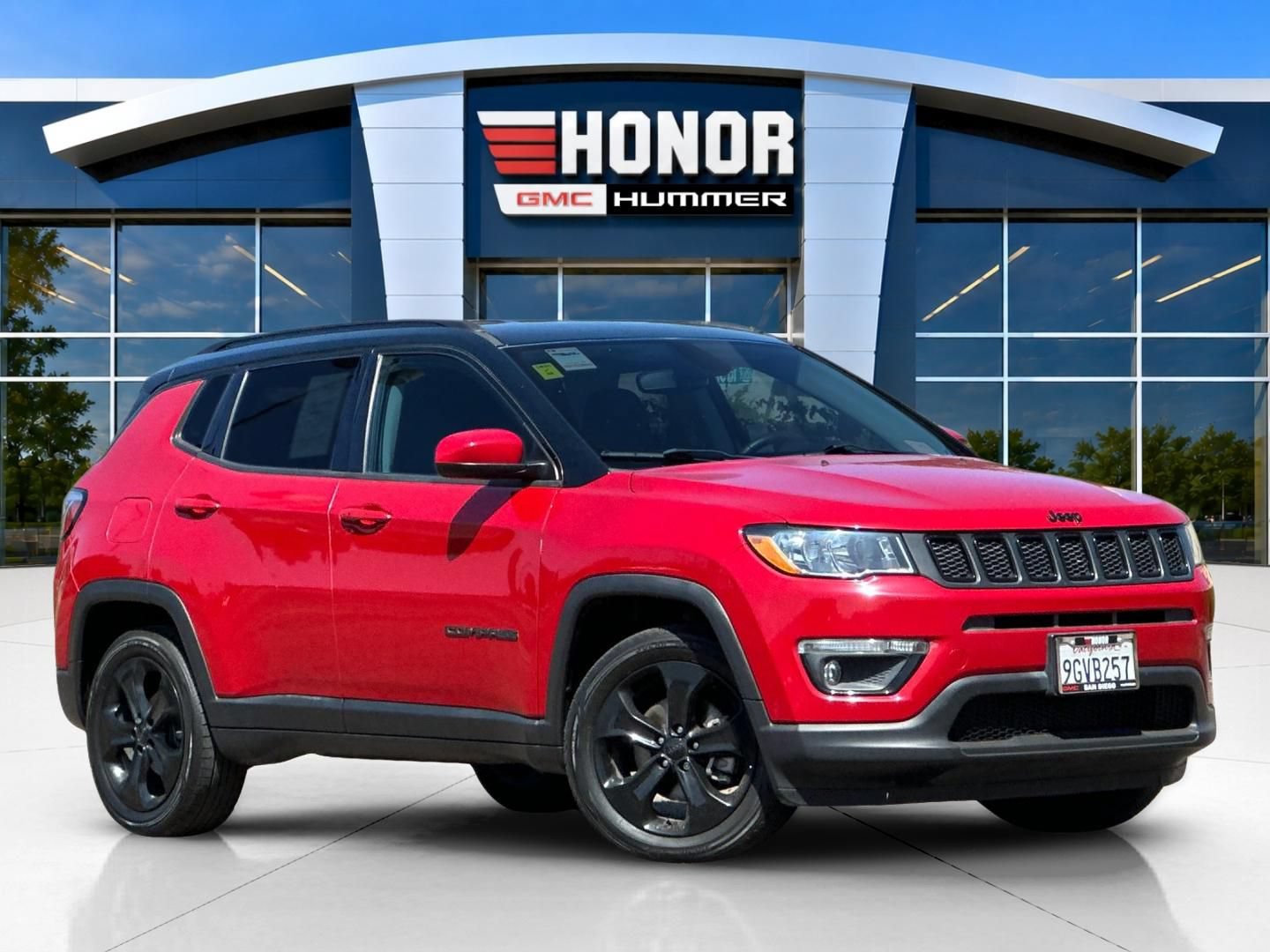 Used 2019 Jeep Compass Latitude FWD image 2