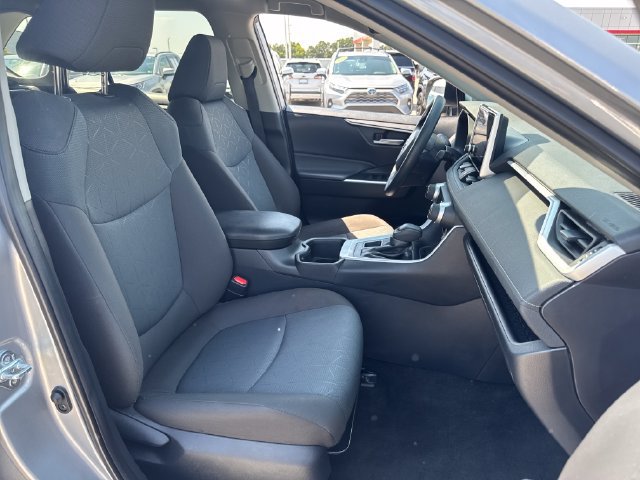 Used 2025 Toyota RAV4 XLE AWD/4WD image 10