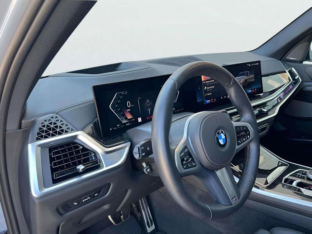 Used 2025 BMW X5 xDrive40i w/ M Sport Package image 16