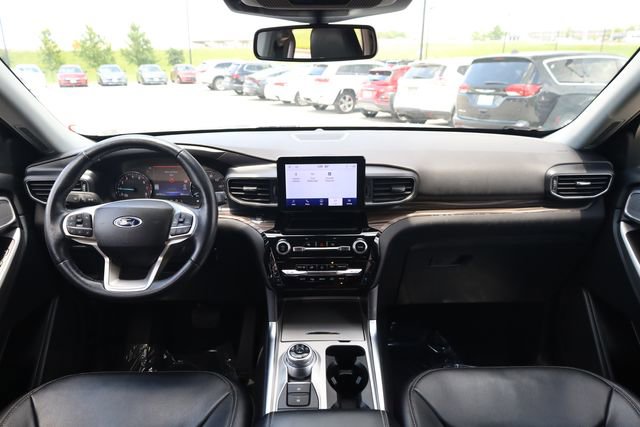 Used 2023 Ford Explorer Limited AWD/4WD image 12