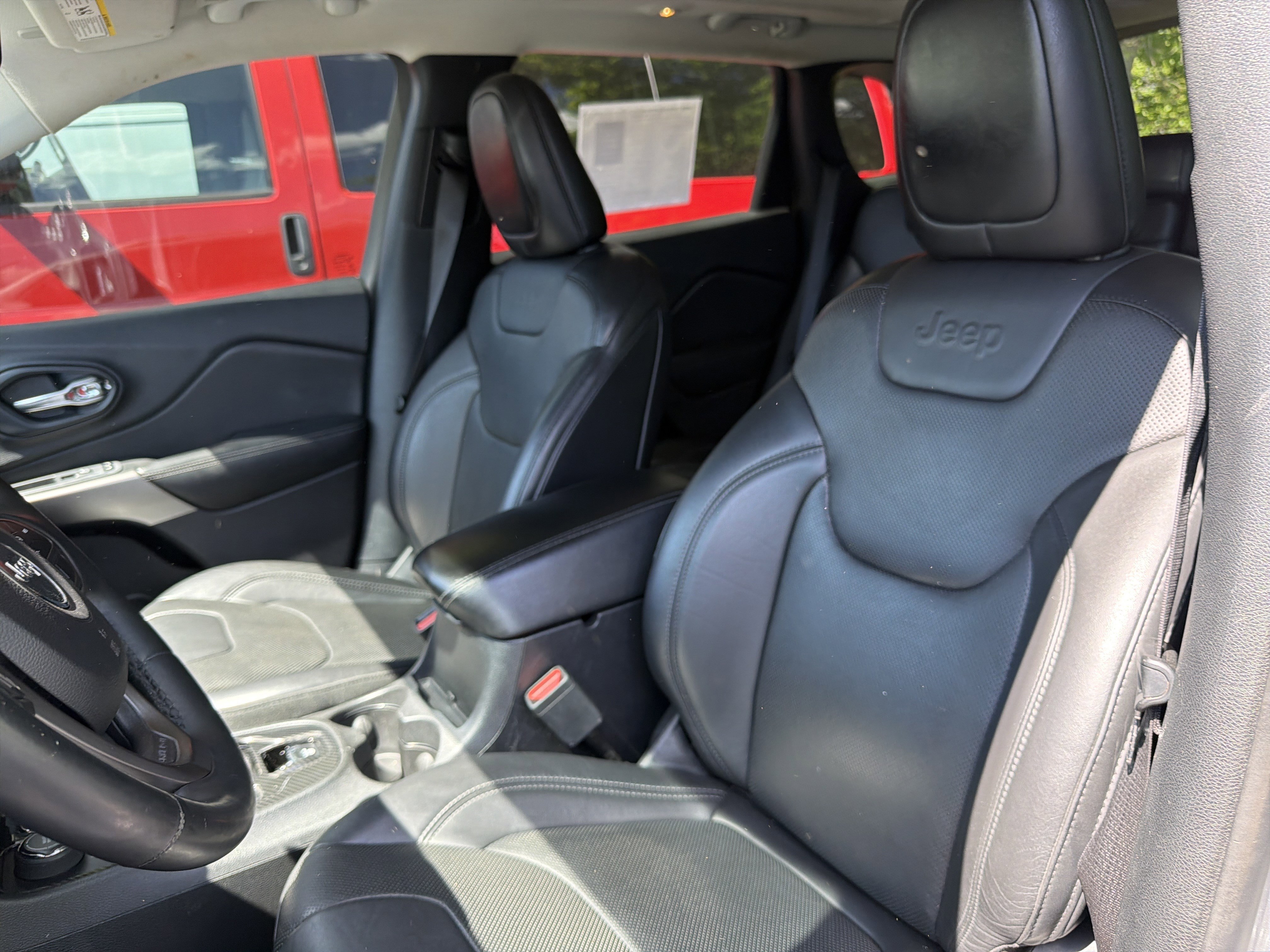 Certified 2019 Jeep Cherokee Limited w/ Luxury Group AWD/4WD image 15