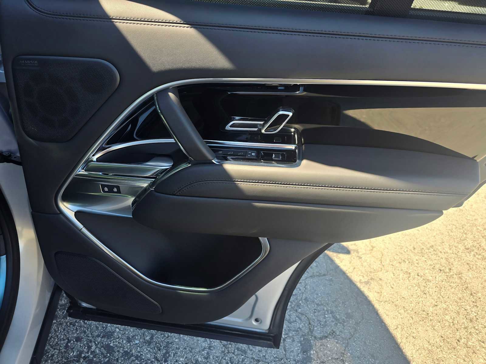 Used 2025 Land Rover Range Rover SE image 13