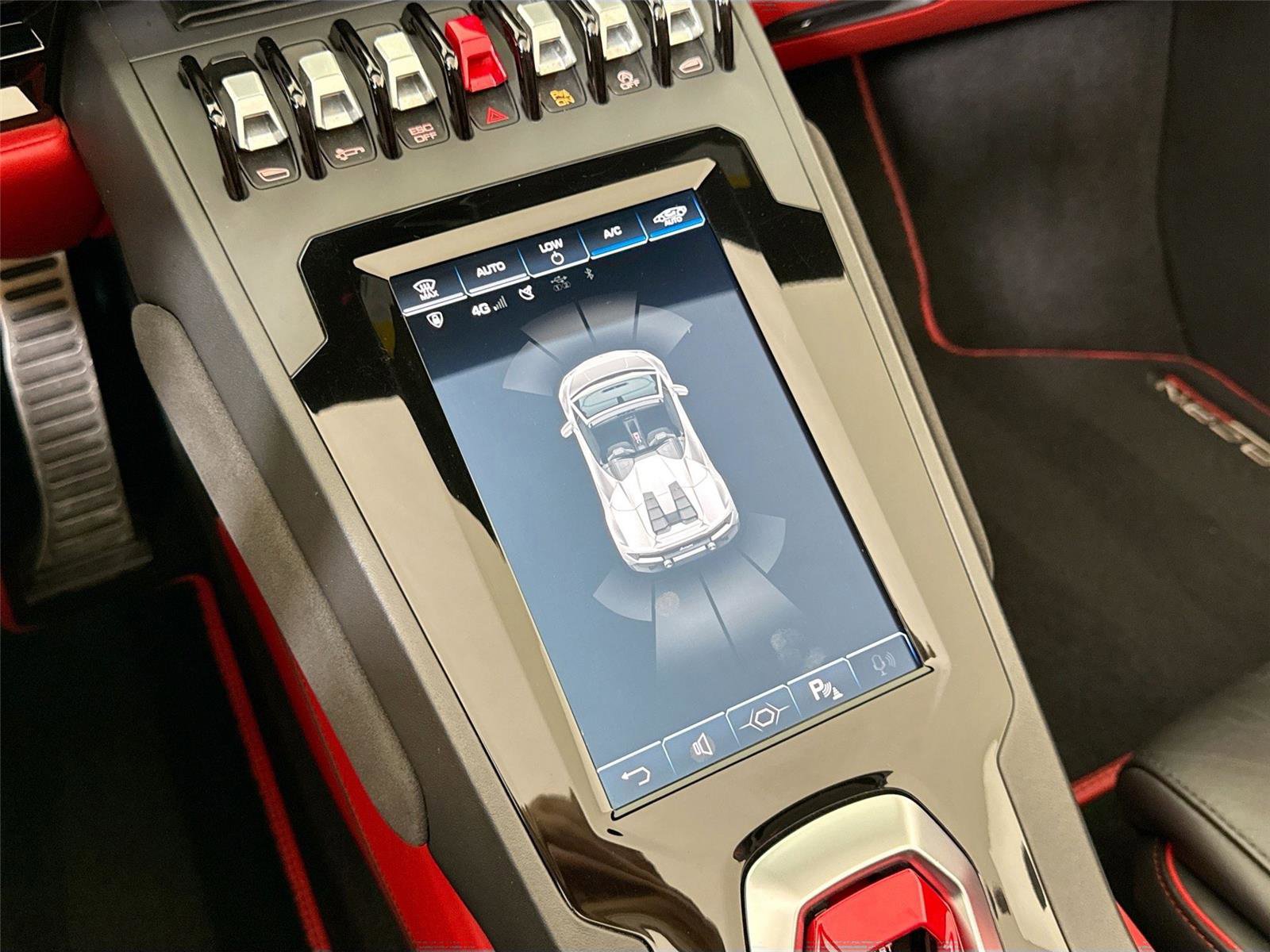 Used 2021 Lamborghini Huracan EVO image 22