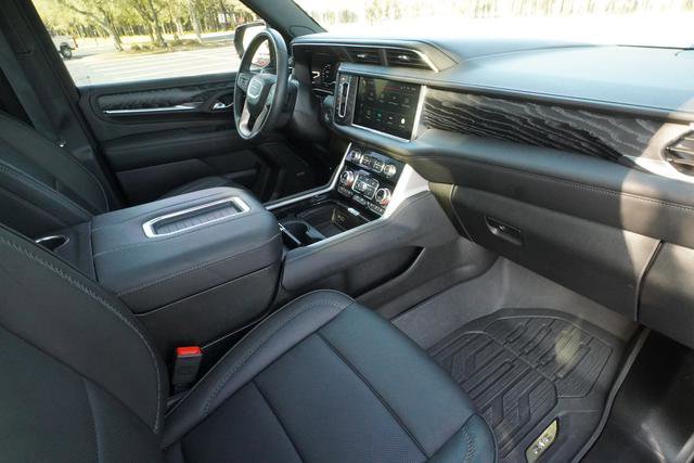Used 2024 GMC Yukon Denali w/ Advanced Technology Package image 23