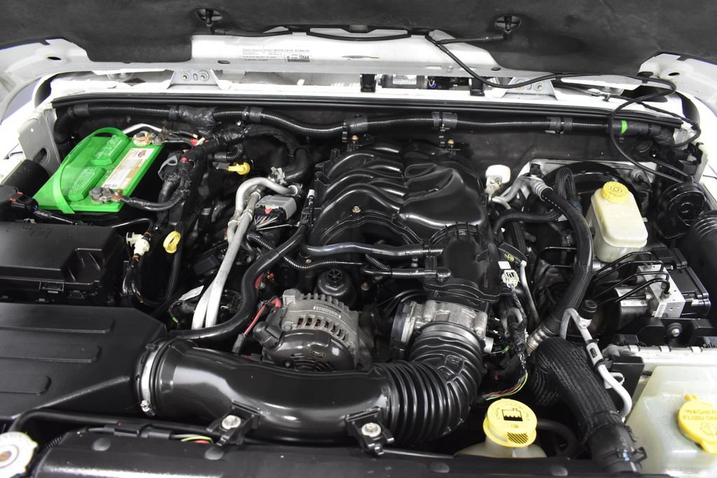 Used 2015 Jeep Wrangler Sahara w/ Connectivity Group AWD/4WD image 24