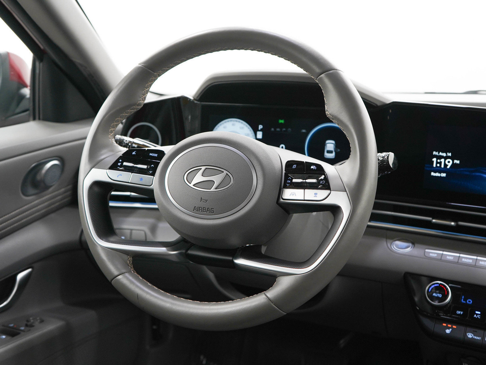 Used 2025 Hyundai Elantra SEL FWD image 15