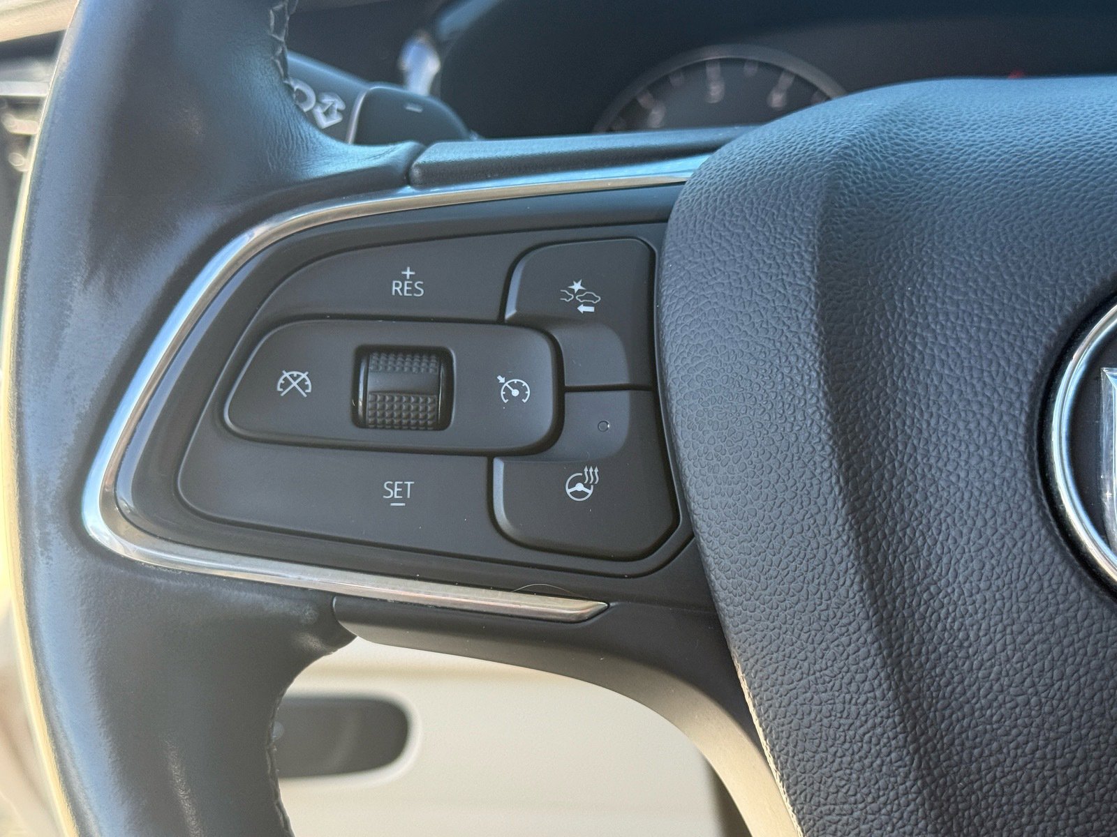 Used 2022 Buick Envision Preferred FWD image 13