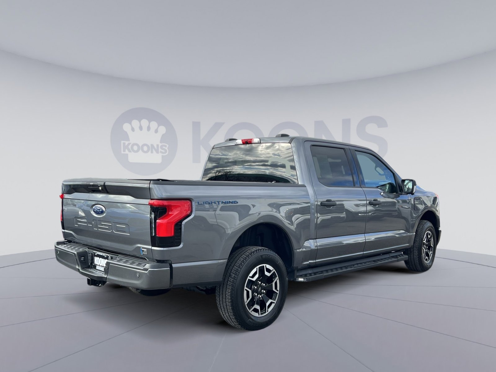 Used 2023 Ford F150 Lightning XLT image 7