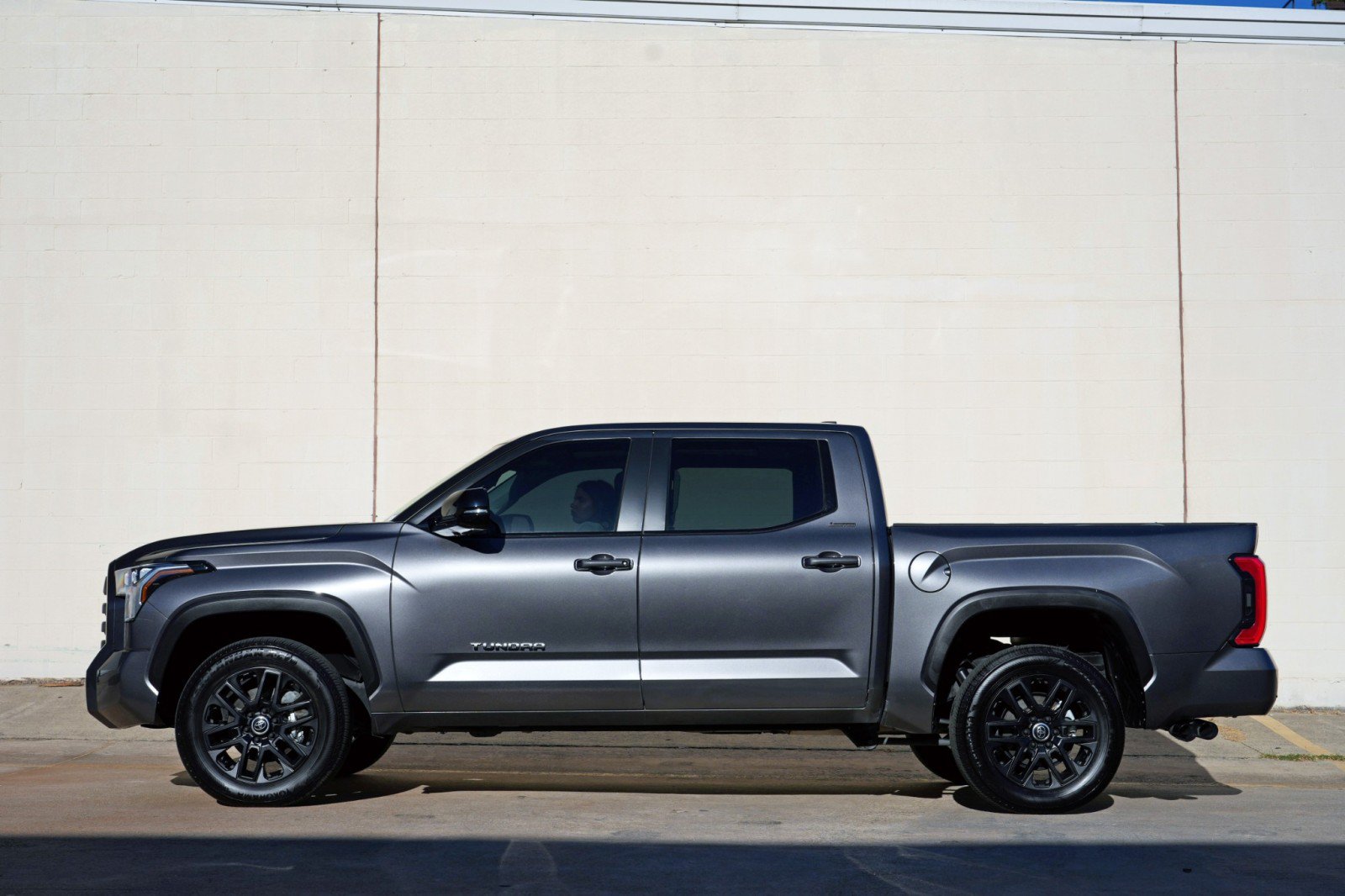 Used 2024 Toyota Tundra Limited AWD/4WD image 9