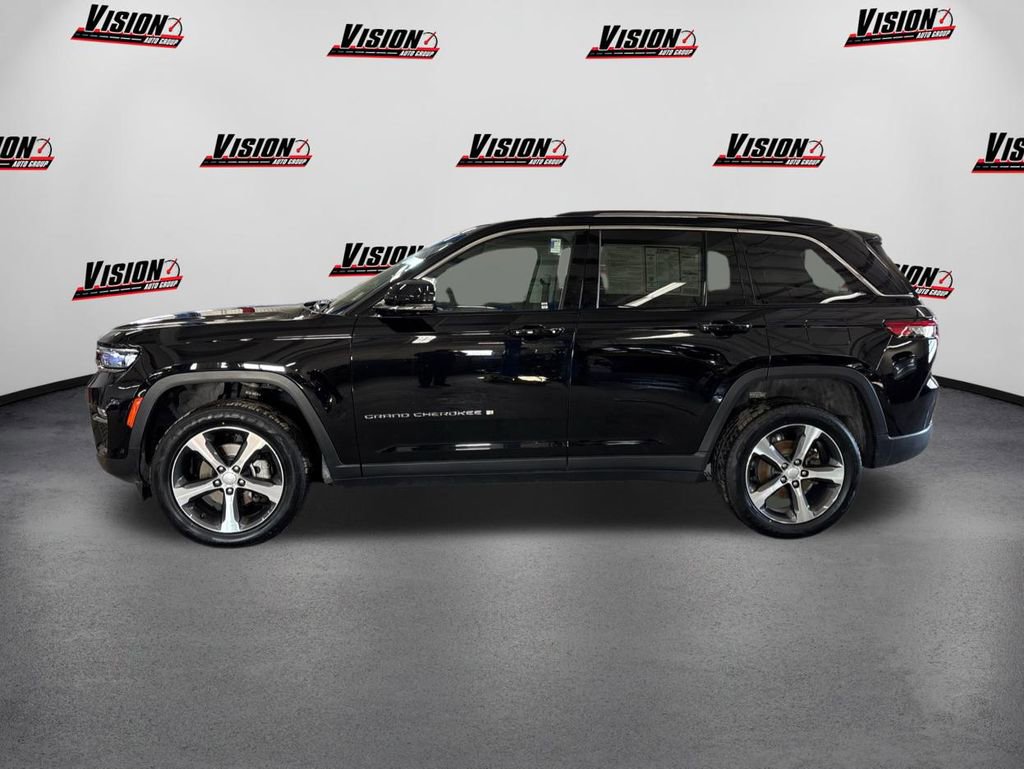 Used 2023 Jeep Grand Cherokee Limited w/ Luxury Tech Group II image 8