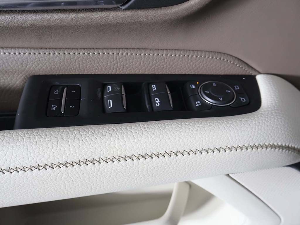 Used 2024 GMC Yukon Denali AWD/4WD image 46