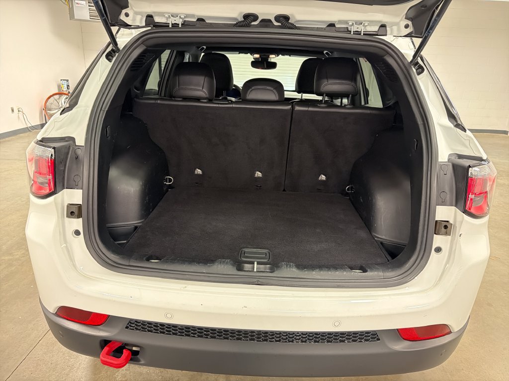 Used 2025 Jeep Compass Trailhawk AWD/4WD image 18