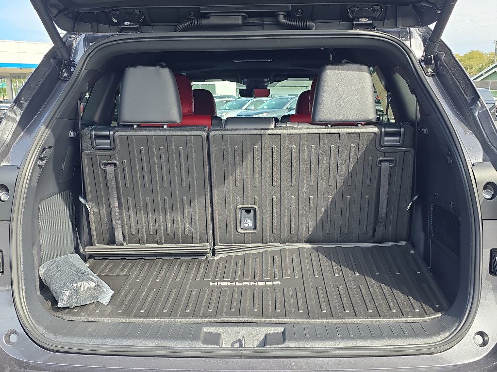 New 2025 Toyota Highlander XSE image 10