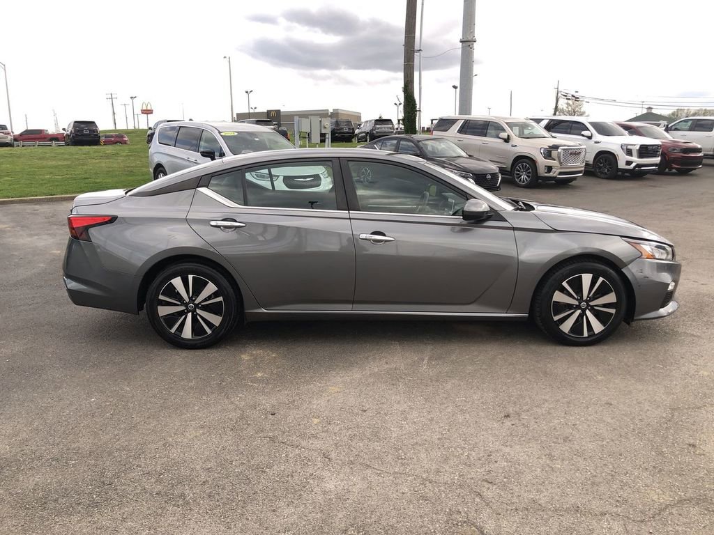 Used 2022 Nissan Altima 2.5 SV FWD image 14