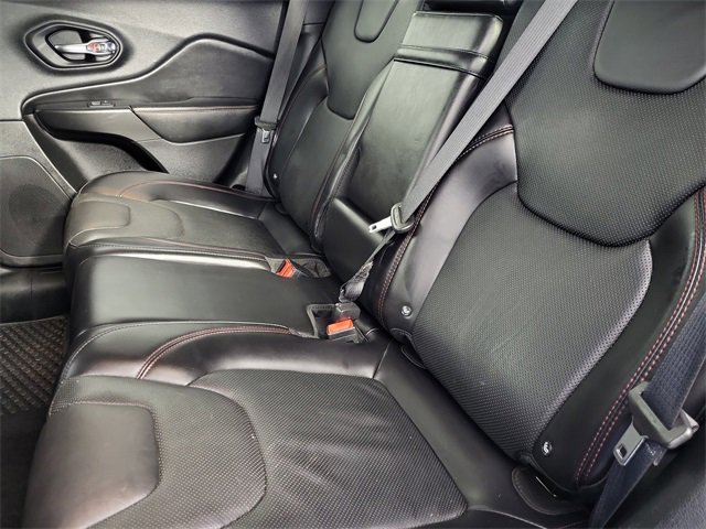 Used 2019 Jeep Cherokee Trailhawk image 12