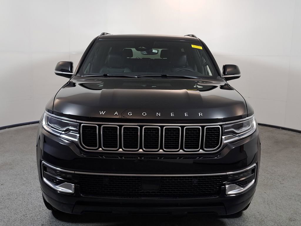 Used 2025 Jeep Wagoneer 4WD w/ Premium Group I image 2