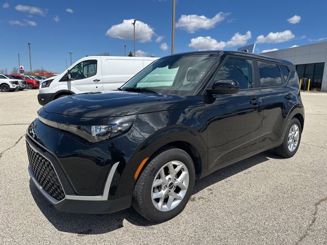 Used 2025 Kia Soul LX w/ LX Technology Package FWD image 7