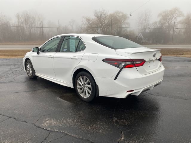 Used 2024 Toyota Camry SE image 3