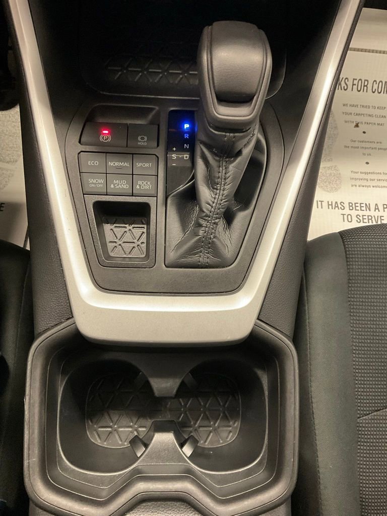Used 2021 Toyota RAV4 LE image 23